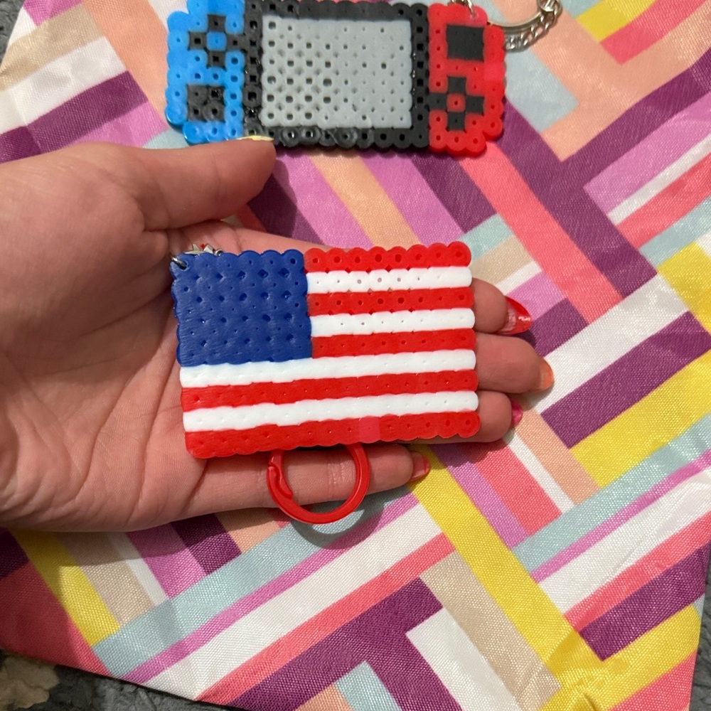 Red & Blue Handcrafted Game Console Keychain - Unbranded - Picture 6 of 7